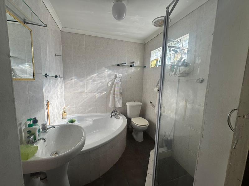 To Let 1 Bedroom Property for Rent in Athlone Western Cape